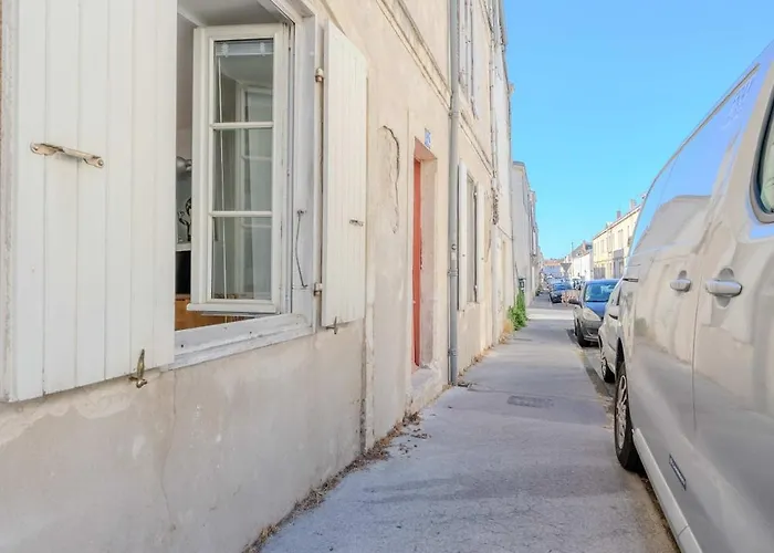 Gambetta En Centre A 2 Pas Du Marche * La Rochelle (Charente-Maritime)